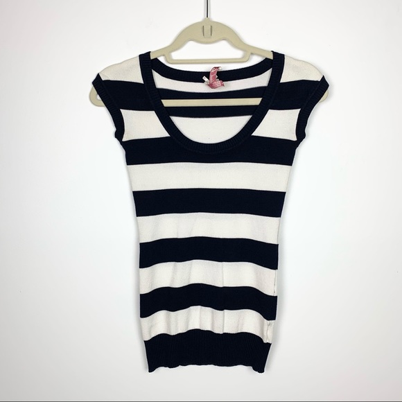 Derek Heart Scoop Neck Cap Sleeve Stripe Knit Top - Picture 4 of 12